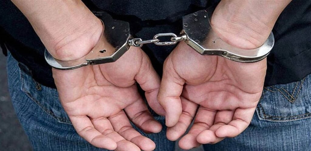 بعدما تسبّب في نفوق أعداد كبيرة من الأسماك… قوى الأمن أوقفته (فيديو)