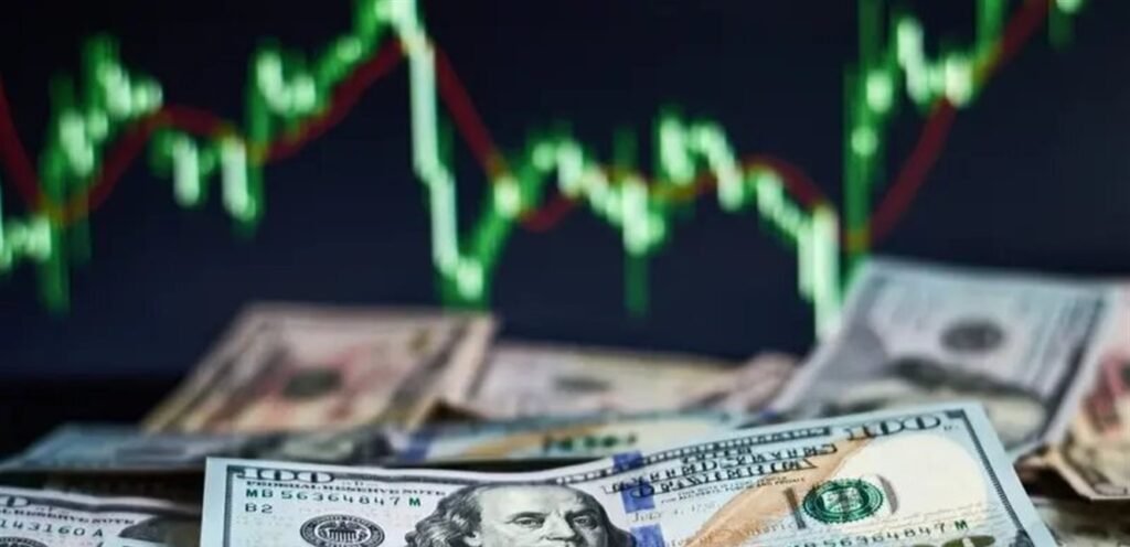 مع ارتفاع عوائد السندات وصعود النفط.. الدولار قرب ذروة أسبوعين