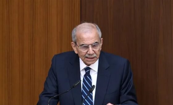 سلام يصدر قراراً لتنظيم رحلات العمرة براً