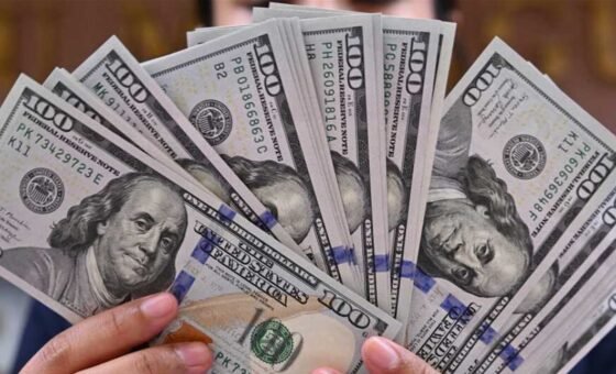 “الدولار يرتفع”.. كيف أشعلت حرب الشرق الأوسط أسواق العملات؟