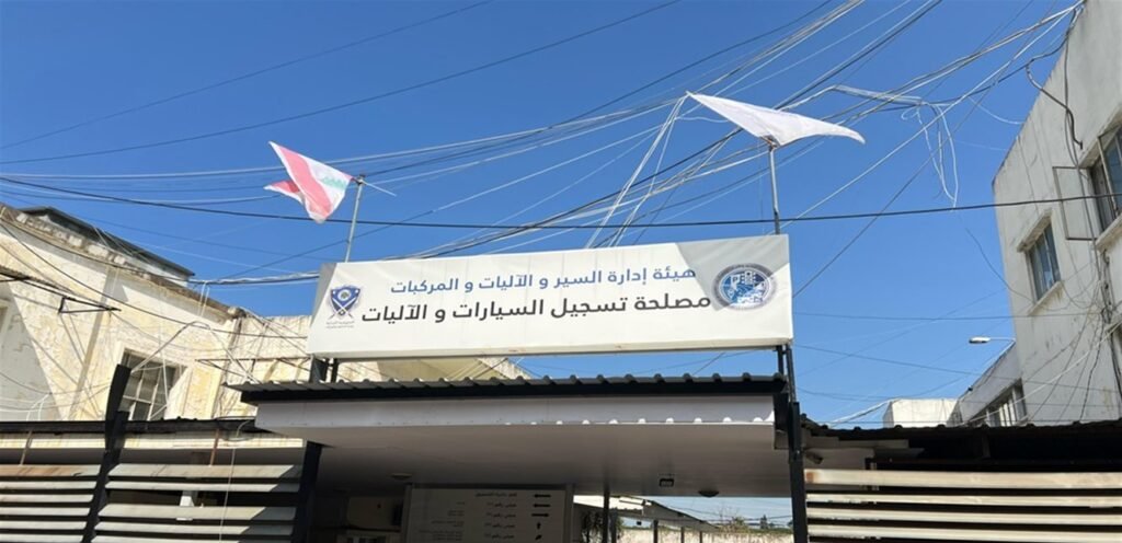 أعمال تعبيد وتزفيت على أوتوستراد زحلة وتحويل السير