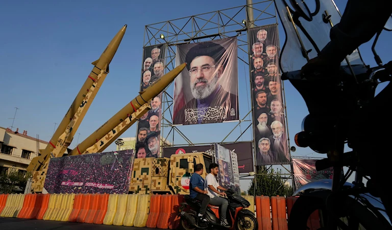 مشاورات إيران والولايات المتحدة حول الملف النووي ومضيق هرمز