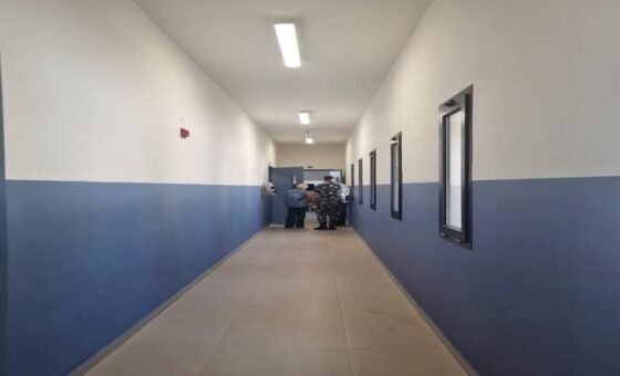 حقوق الإنسان تدعو لتدخل عاجل لحماية 148 حدثًا في مركز تاهيل الاحداث
