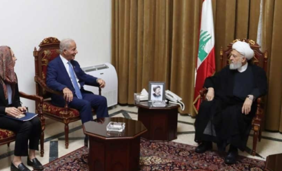 “العهد” يكشف كواليس الساعة بين الشيخ الخطيب والسفير الأميركي.. هذا ما سمعه عيسى بحزم