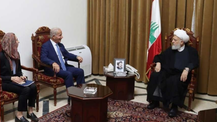 “العهد” يكشف كواليس الساعة بين الشيخ الخطيب والسفير الأميركي.. هذا ما سمعه عيسى بحزم