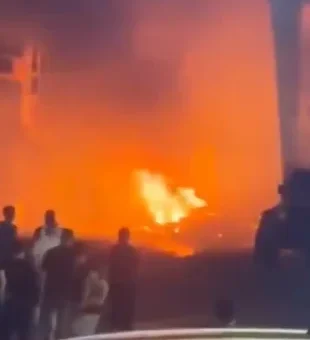 النيران تشتعل عند مدخل جبيل… حريق في محطة محروقات