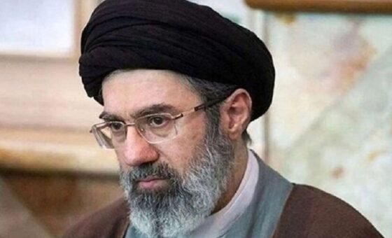آية الله السيد مجتبى الحسيني الخامنئي.. من الجهاد إلى القيادة