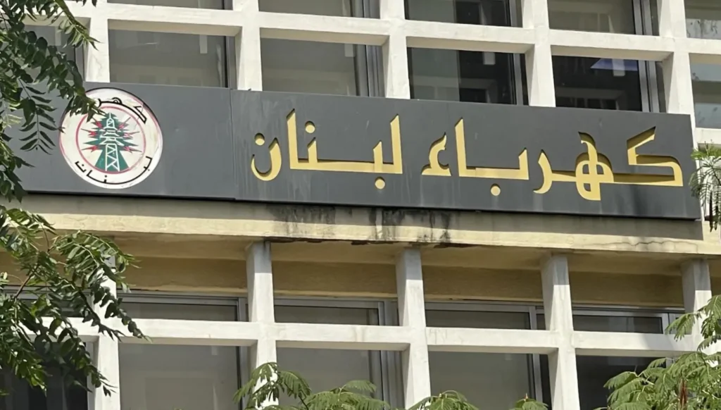 باخرة الفيول تبدأ تفريغ حمولتها… فهل ترتفع ساعات التغذية؟