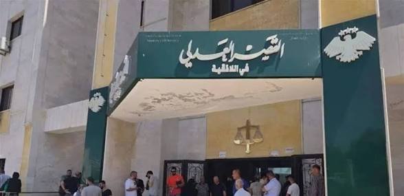انتقاماً لشقيقه.. رجل يقتل متهماً بجريمة قتل داخل المحكمة