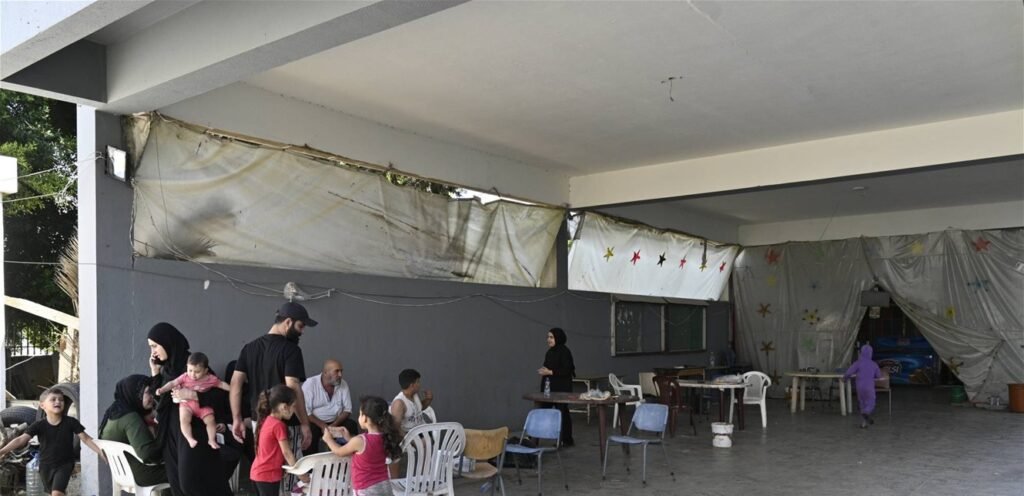 مدرسة رسمية تُستخدم مركزًا لإيواء العائلات النازحة في لبنان