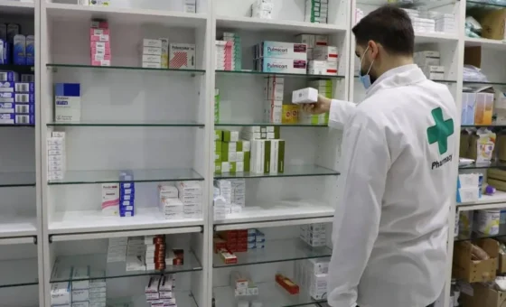 900 صيدلية في دائرة الخطر من 3600؟