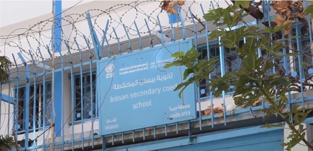 مدرسة الأونروا في مخيم برج البراجنة وسط مخاوف من الإغلاق والدمج