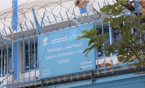 القلق يجتاح “مخيمات لبنان”.. ماذا يجري “تعليمياً”؟