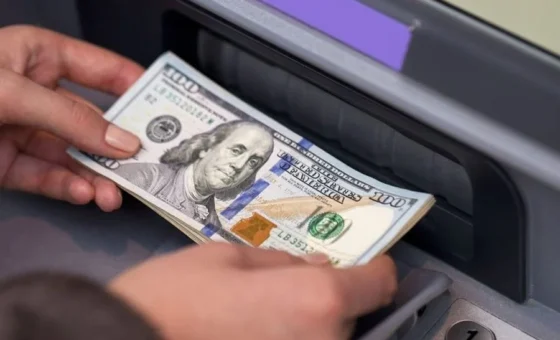 تصريحات أميركية تحرّك الأسواق… الذهب يرتفع والدولار يتراجع!