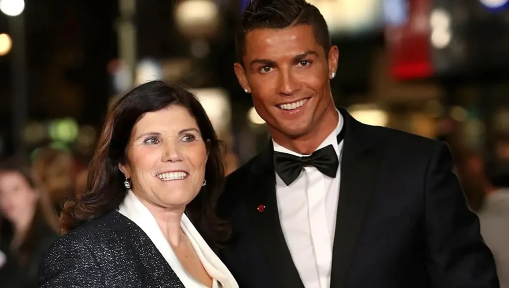"بكيت قليلاً"... والدة رونالدو غاضبة بعد الأزمة في منتخب البرتغال