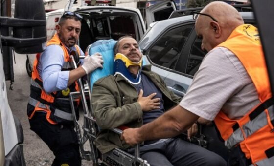 مستوطنون إسرائيليون اعتدوا بالضرب على مصوّر لفرانس برس في الضفة الغربية
