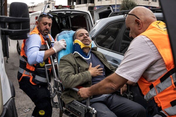 مستوطنون إسرائيليون اعتدوا بالضرب على مصوّر لفرانس برس في الضفة الغربية
