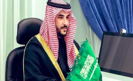وزير الدفاع السعودي يبحث الشراكة الدفاعية مع أمريكا وفرنسا