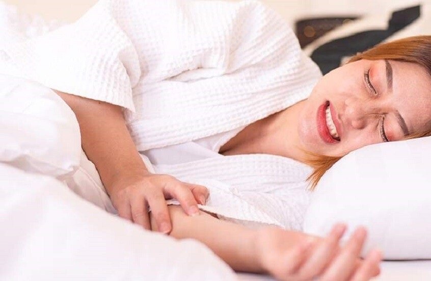 أسباب صرير الأسنان أثناء النوم ومخاطره