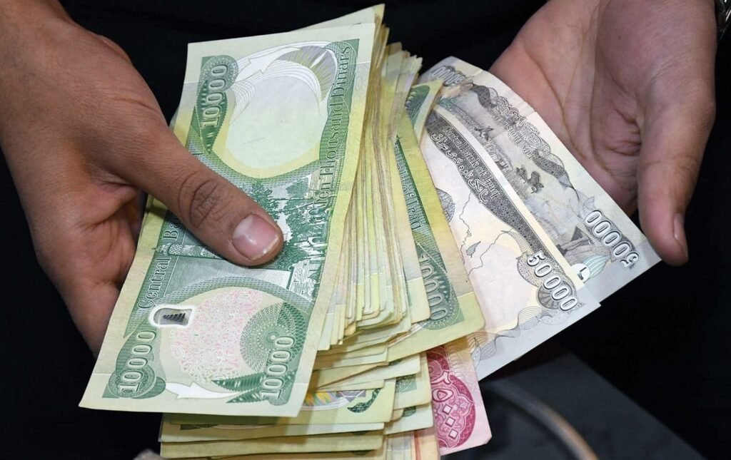 العراق يخطط للوصول بسعر صرف الدولار في السوق الموازية إلى 1550 دينارا