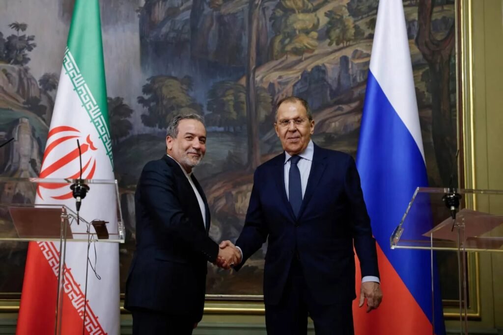 لافروف يصل طهران في زيارة عمل ويلتقي عراقجي وبزشكيان