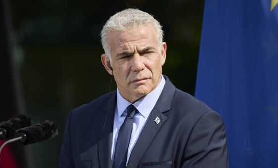 لابيد: فزنا “بالنقاط لا بالضربة القاضية”.. ومهمة تشكيل الحكومة ستكون صعبة