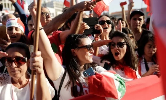بين كلفة العيش وفرصة النجاة… المرأة اللبنانية تواجه أزمتين!