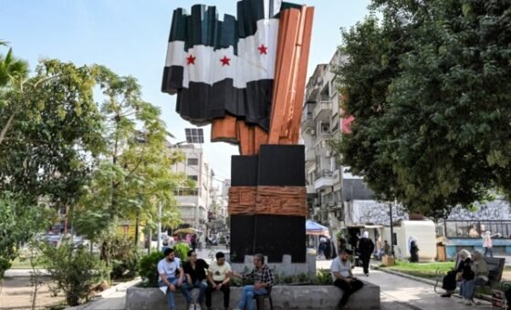 ا ف ب: مقتل ثلاثة أشخاص بينهم قيادي في تنظيم حراس الدين المرتبط بالقاعدة بغارة على طريق دمشق