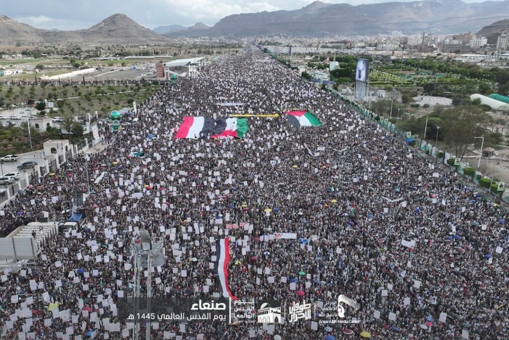 مليونية صنعاء تؤكد الثبات مع فلسطين والاستنفار لمواجهة العدوان والحصار السعودي