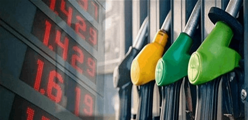 الشحنات تتدفق.. لماذا لا تنخفض أسعار البنزين مع تراجع النفط؟