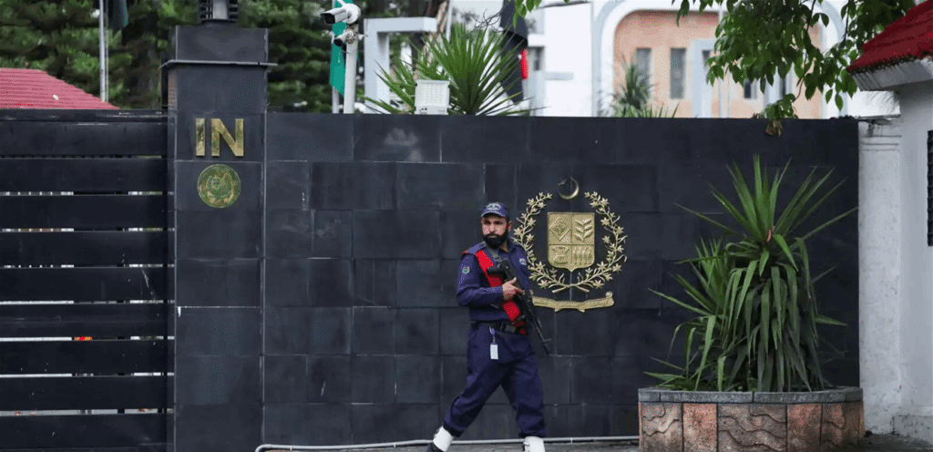 بعد مقتل مدنيين.. باكستان تستدعي القائم بالأعمال الهندي