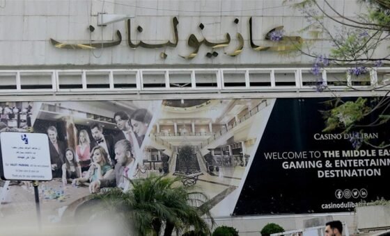 في الكازينو.. طلبٌ غير متوقّع من “سياسي”!