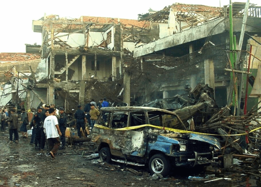 24 عاماً على "هجوم دموي".. حينما تحولّت منطقة سياحية في بالي إلى مسرح جريمة