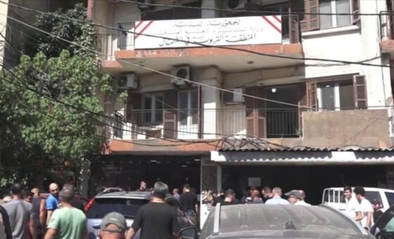 بعد خلعه باب دائرة التربية في طرابلس وشتم الموظفين.. سلّم نفسه