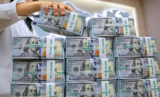 الخوف يملأ خزائن المصارف.. مليارات “فريش” تدخل إليها هرباً من القصف!