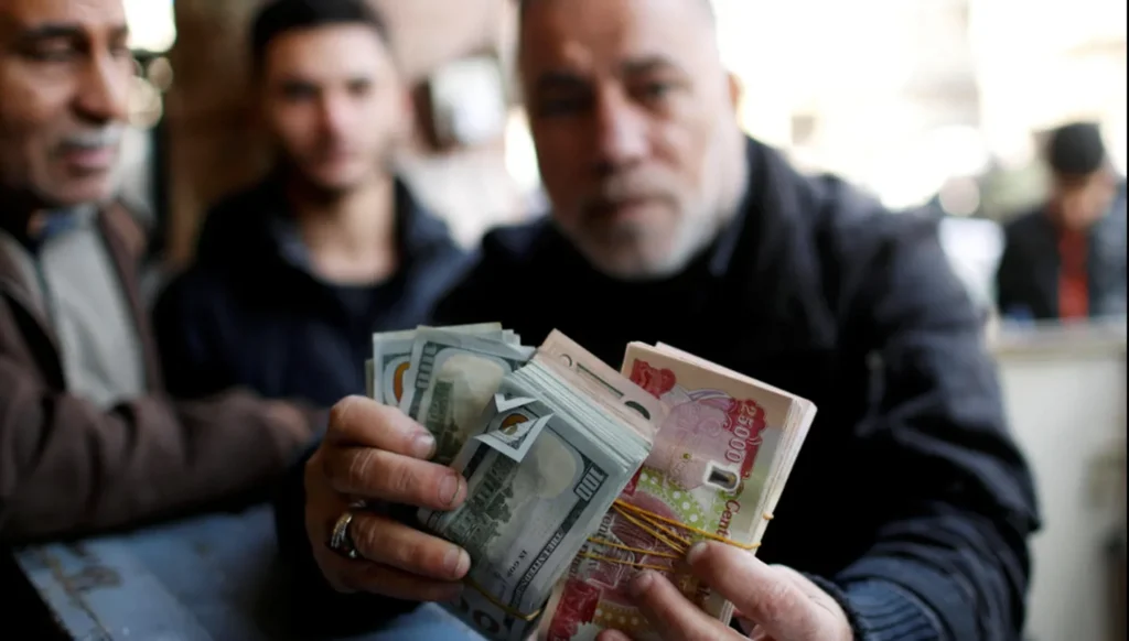 خفض قيمة الدينار العراقي.. إصلاح مالي أم ضغوط جديدة على المواطنين؟
