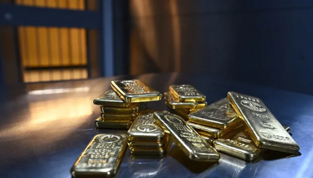 سعر الذهب يرتفع مدعوماً بضعف النفط والدولار