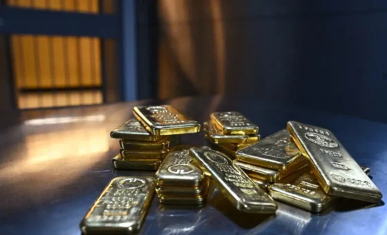 سعر الذهب يرتفع مدعوماً بضعف النفط والدولار