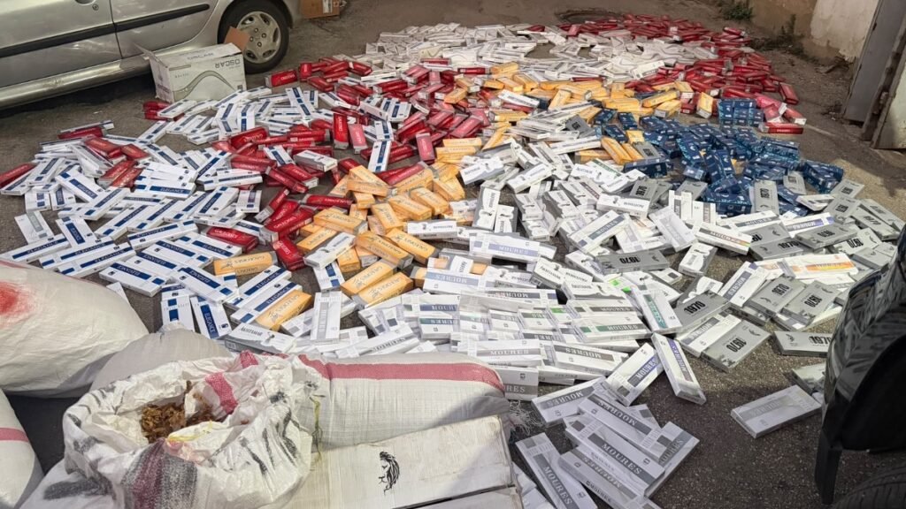 الجمارك ضبطت "جيب "في داخله تنباكا ودخانا مهربا في جل الديب وأوقفت سيارة محمّلة بالمواد التبغية في مدينة صيدا