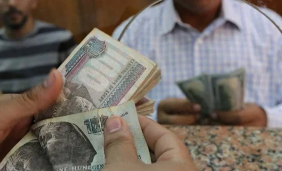 الجنيه المصري يتجاوز حاجز 55 للدولار