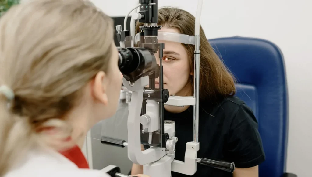 أمراض المناعة الذاتية وعلاقتها بالعين … تحذيرات طبّية من أخطار مجهولة