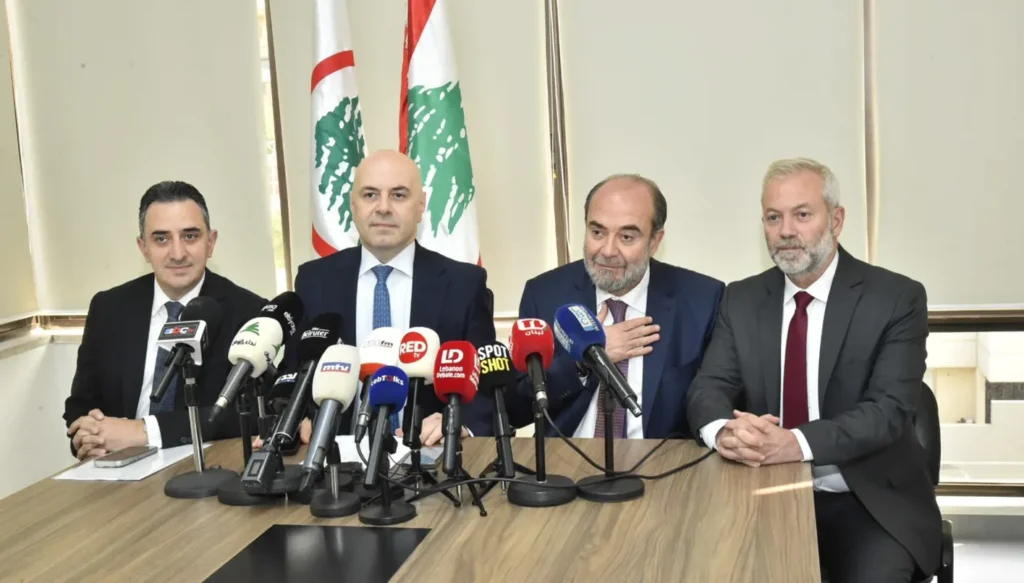 نواب تكتل الجمهورية القوية خلال مؤتمر صحافي بشأن معملي الزوق والجية ومنشآت النفط في طرابلس